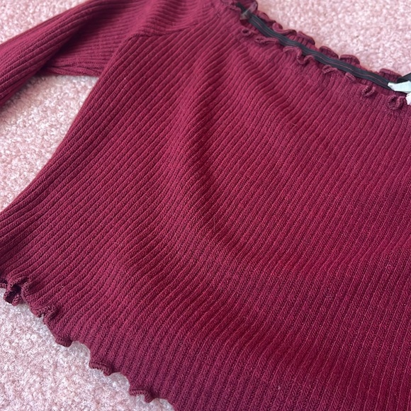 Cropped Off the Shoulder Top Juniors size medium - Picture 2 of 7
